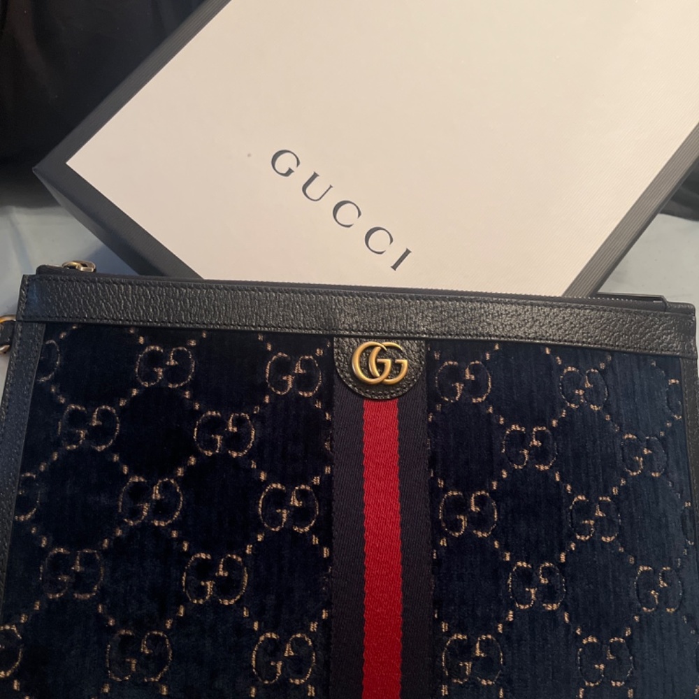 COPY - Gucci Velvet Pouch GG Large - Picture 3 of 7